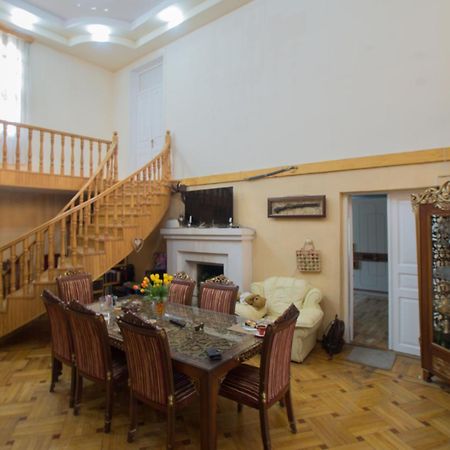 Rezo'S Ranch Apartment Samtredia Bagian luar foto