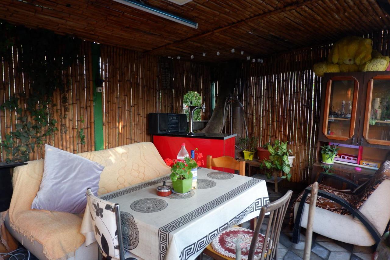 Rezo'S Ranch Apartment Samtredia Bagian luar foto