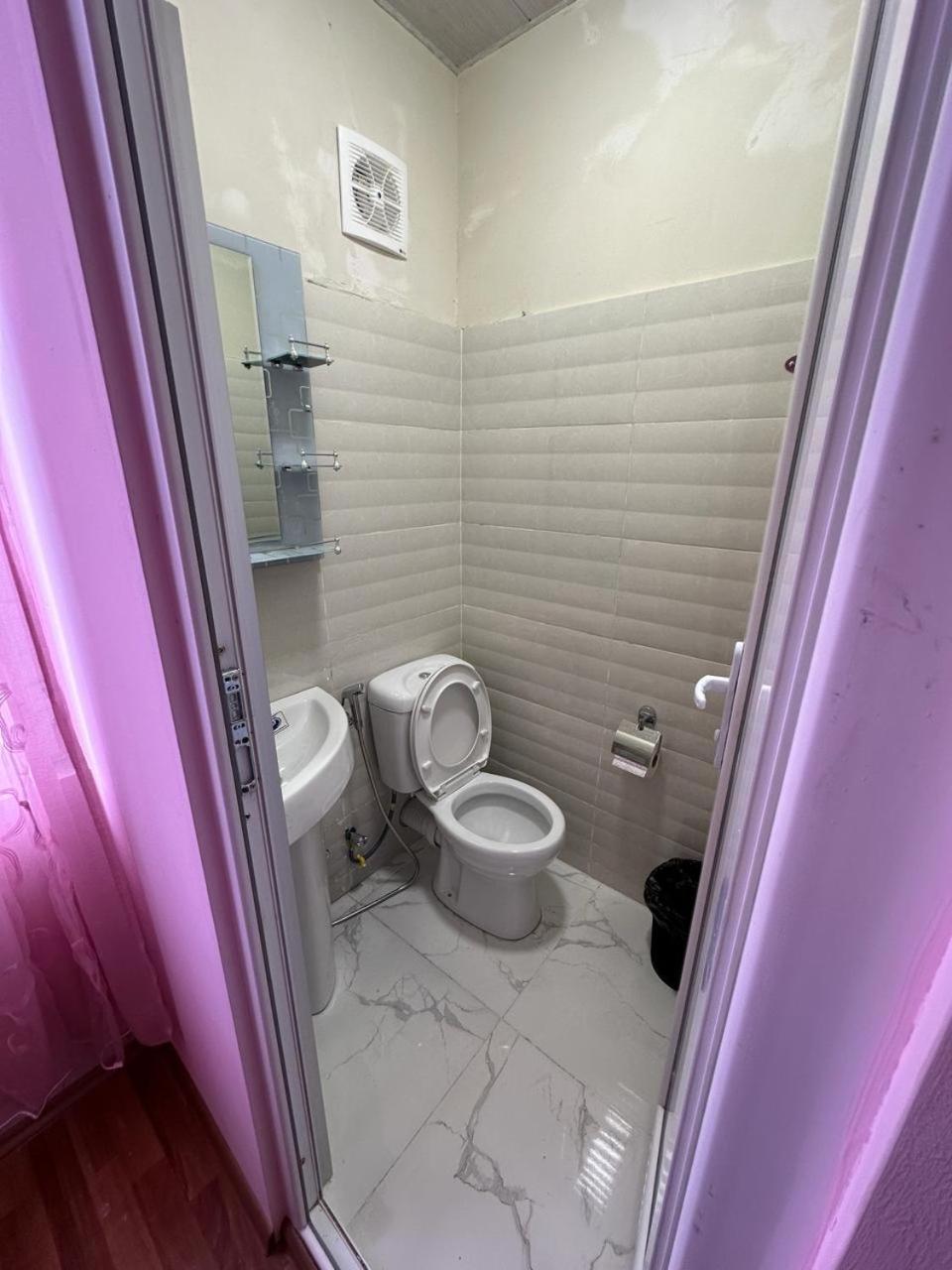 Rezo'S Ranch Apartment Samtredia Bagian luar foto