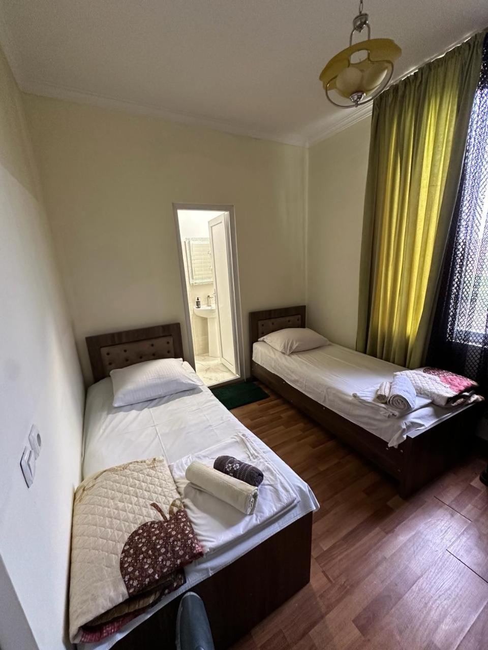 Rezo'S Ranch Apartment Samtredia Bagian luar foto