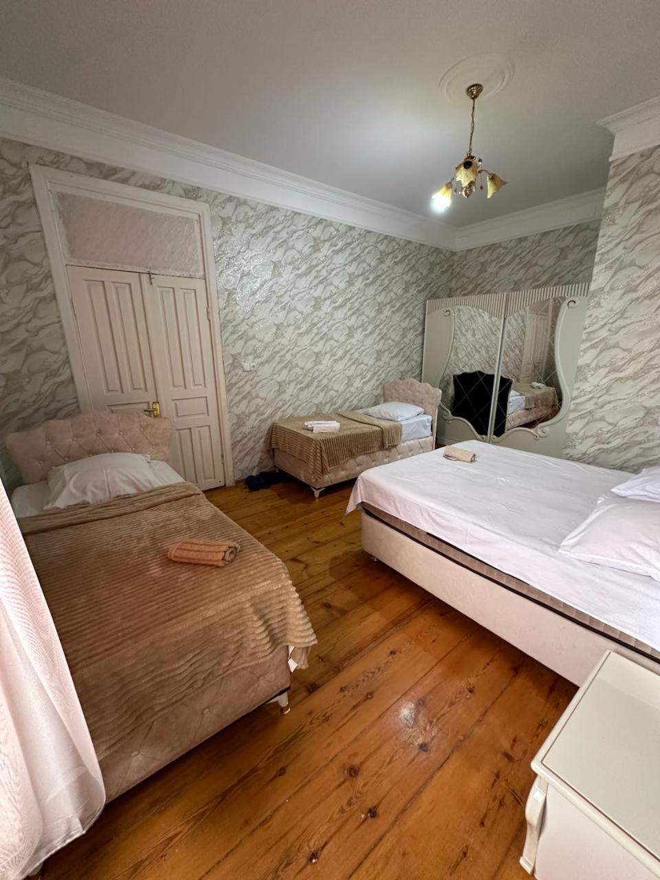 Rezo'S Ranch Apartment Samtredia Bagian luar foto