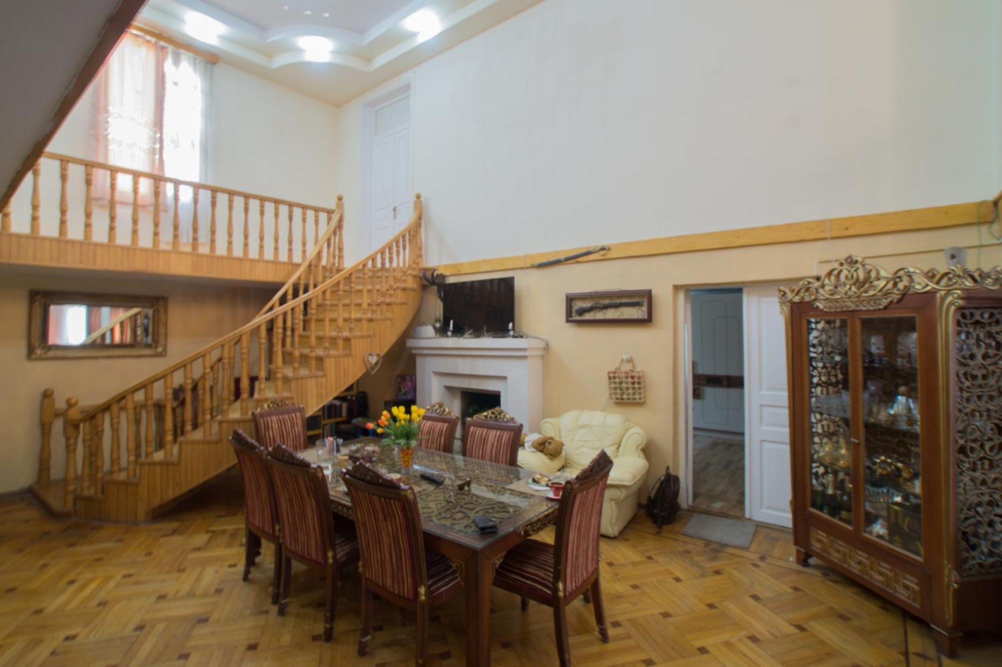 Rezo'S Ranch Apartment Samtredia Bagian luar foto