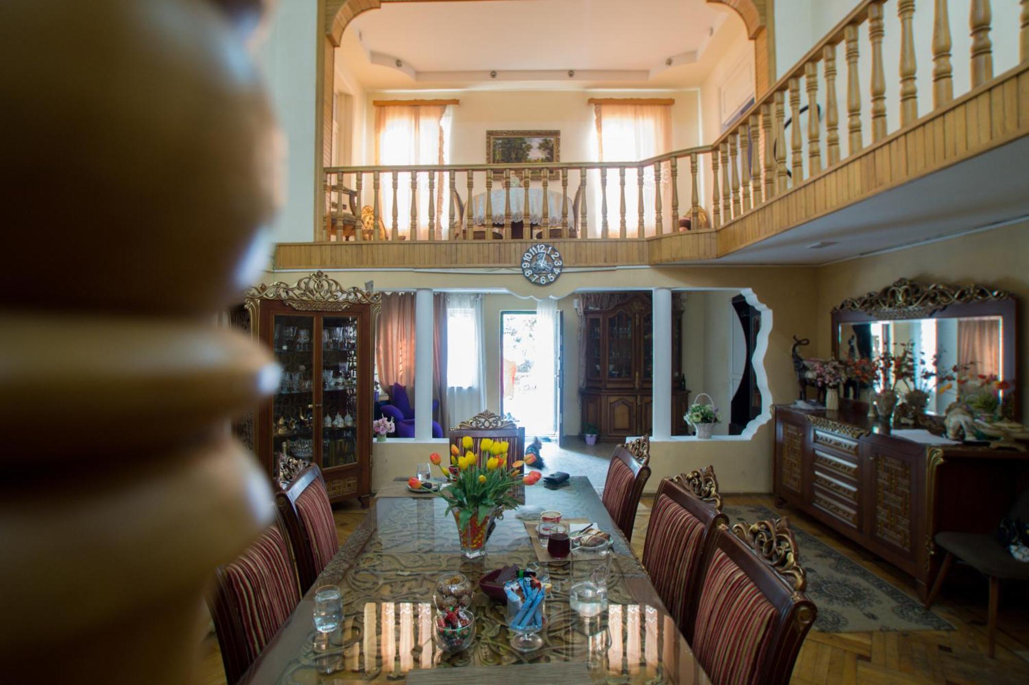 Rezo'S Ranch Apartment Samtredia Bagian luar foto